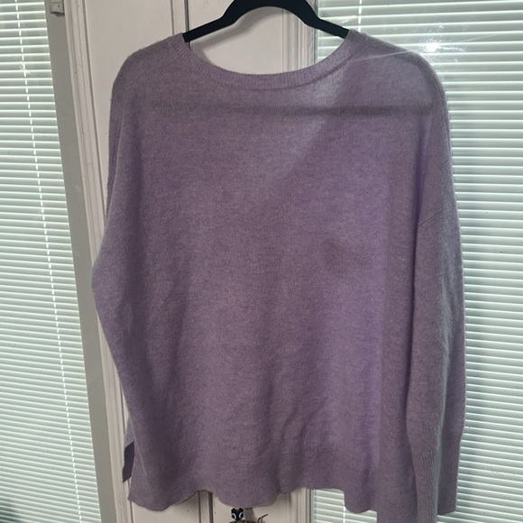 Purple Heart-Embellished Women's 100% cashmere oversized Sweater. - Picture 5 of 7